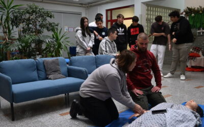 Učenici Medicinske škole održali radionicu o korištenju automatskog vanjskog defibrilatora