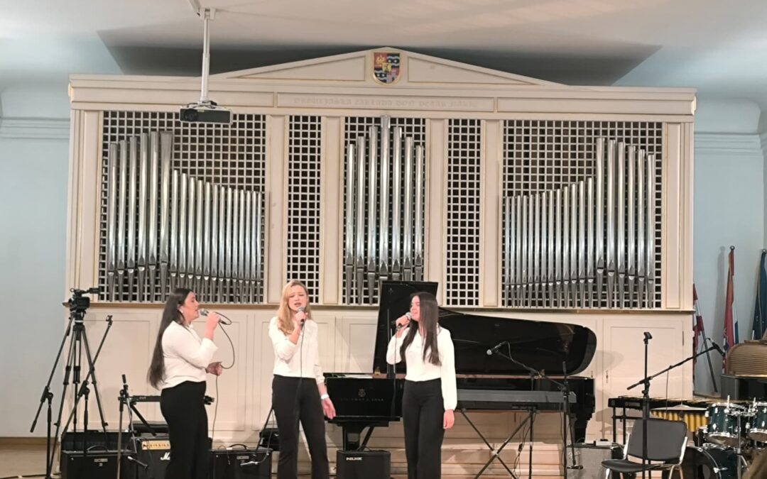 Učenice naše škole sudjelovale na festivalu izvođača na njemačkom jeziku!