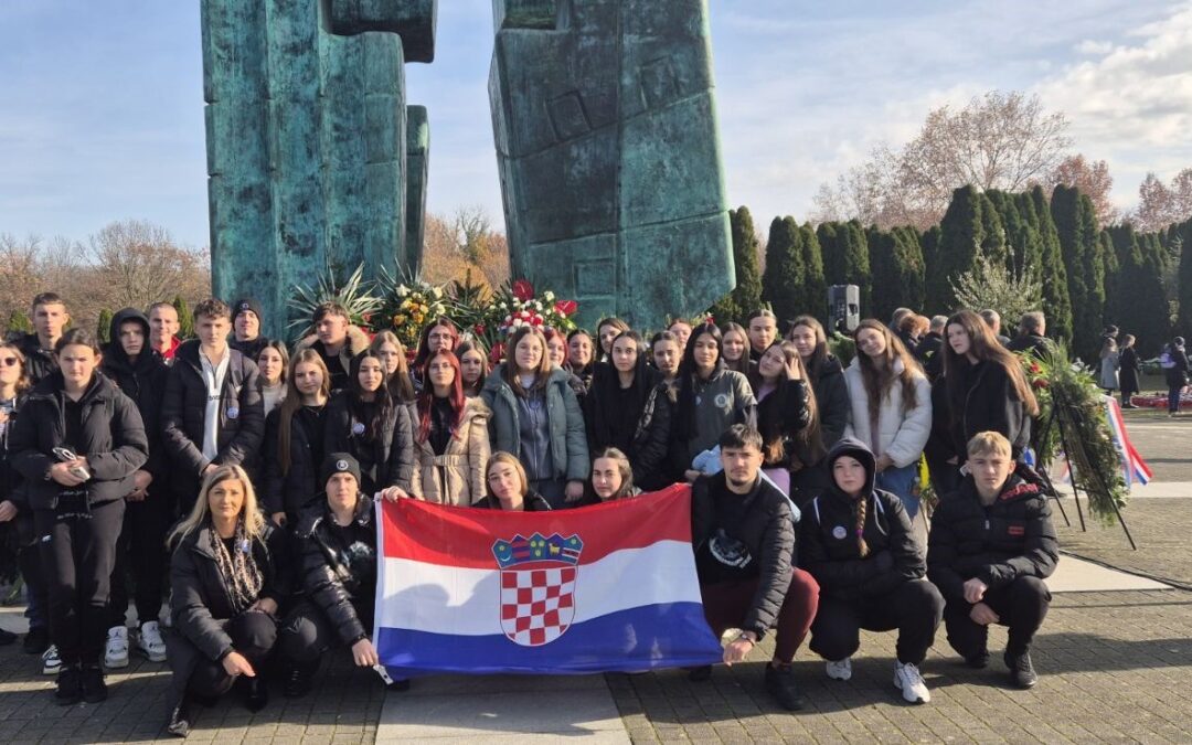 Učenici Komercijalne i trgovačke škole Bjelovar u Vukovaru na 18. Mimohodu “Vi ste naš ponos, mi smo vaša snaga”