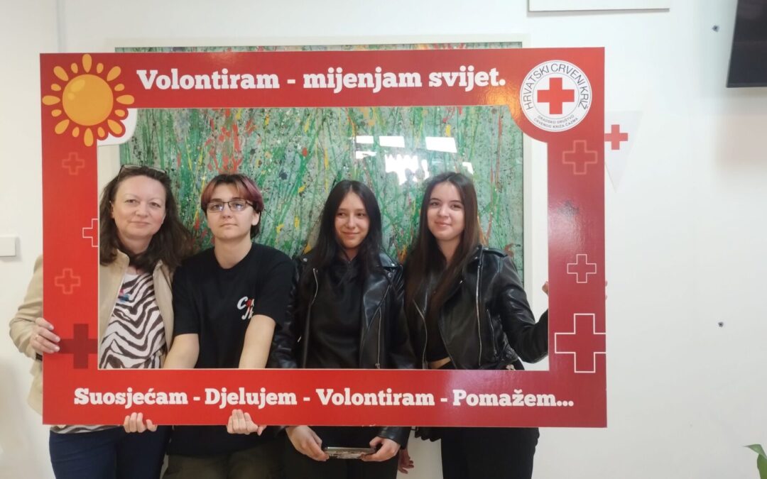 Asistiranje naših učenica na natjecanju mladih Hrvatskoga crvenog križa